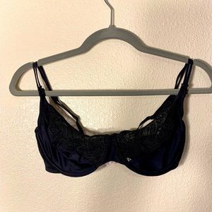 Victoria’s Secret lined lace bra